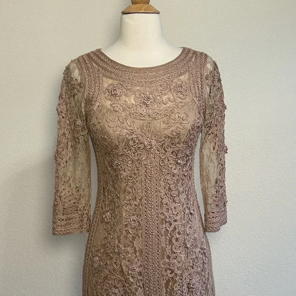 Sue Wong Nocturne Crochet Lace ribbon and rosette mesh sheath Beige dress size 2